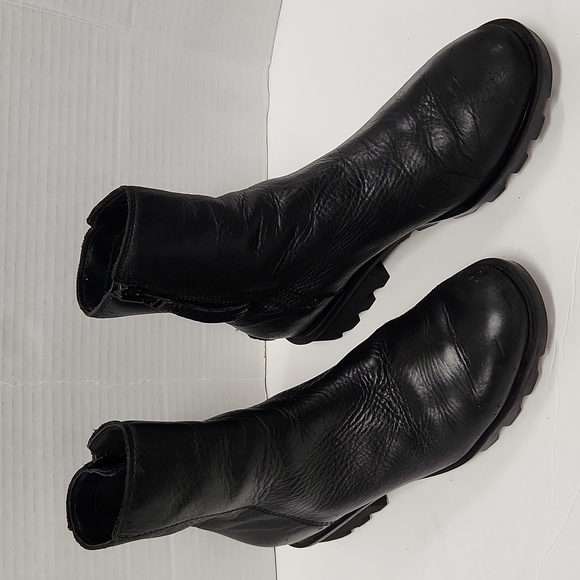 SorelBlack Phoenix Leather Zip Ankle Boots/Booties - Picture 2 of 11